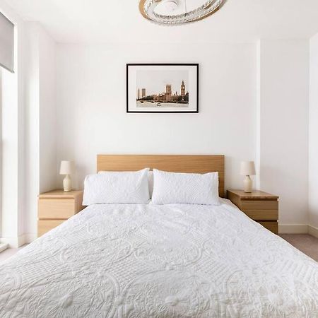 Stylish & Comfortable Top-Floor Flat In Harrow Лондон Экстерьер фото
