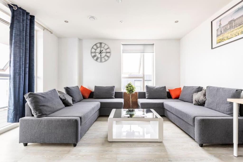 Stylish & Comfortable Top-Floor Flat In Harrow Лондон Экстерьер фото
