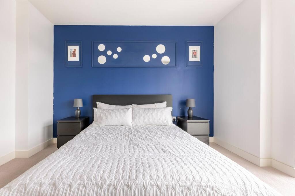 Stylish & Comfortable Top-Floor Flat In Harrow Лондон Экстерьер фото