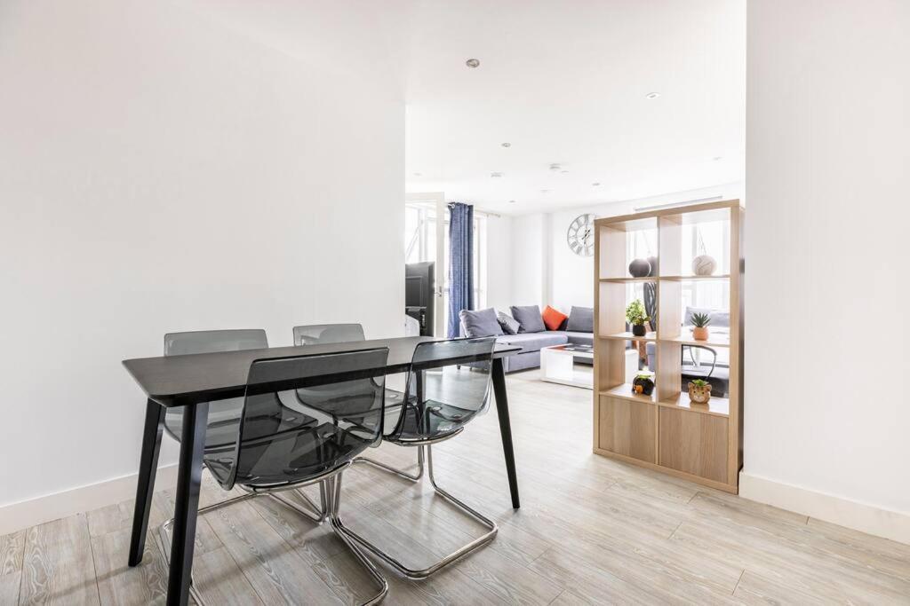 Stylish & Comfortable Top-Floor Flat In Harrow Лондон Экстерьер фото